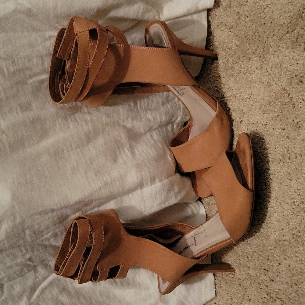 Jeffrey Campbell nude wrap around heels sz 7.5